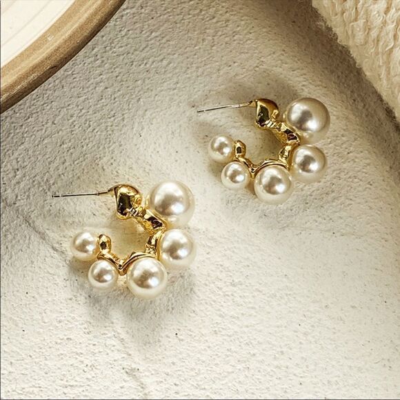 5/$25 GOLD FAUX PEARL EARRINGS - Picture 4 of 8